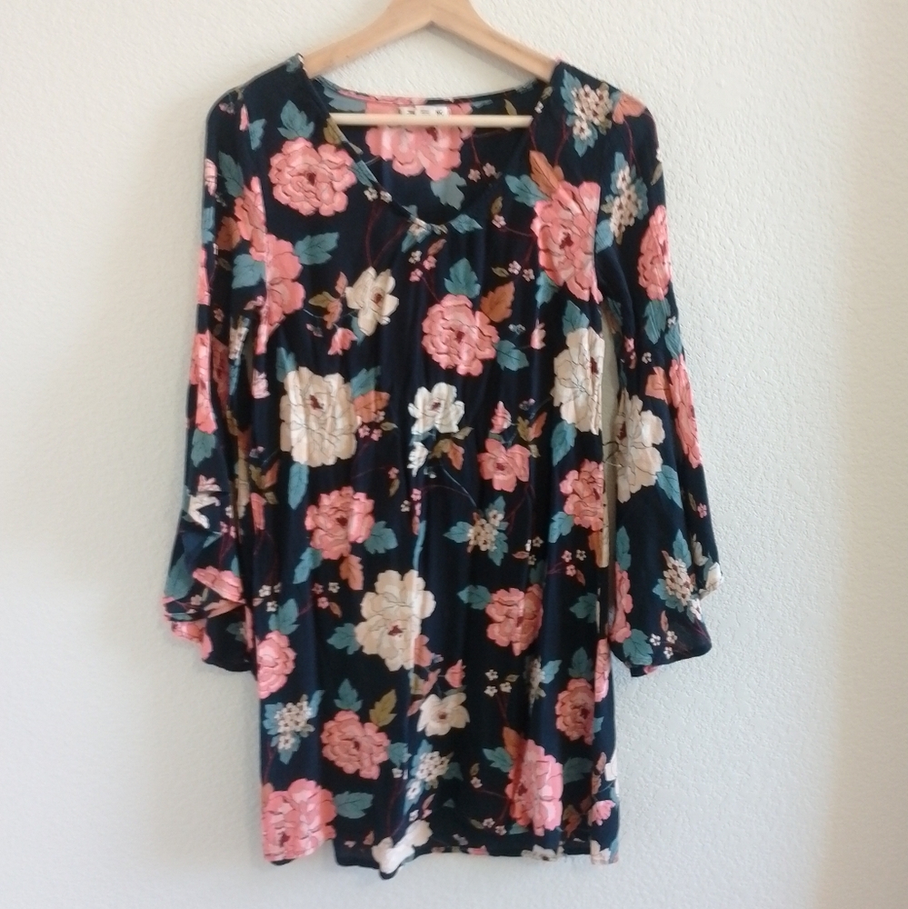 Billabong v neck small dress with bell sleeves